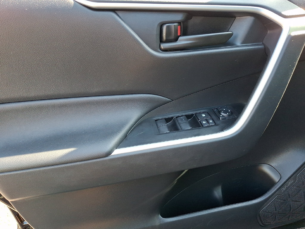 Certified 2025 Toyota RAV4 LE AWD/4WD image 13