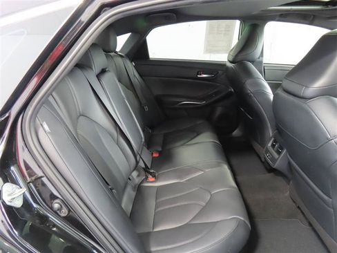 Used 2021 Toyota Avalon XLE w/ Moonroof Package FWD image 33