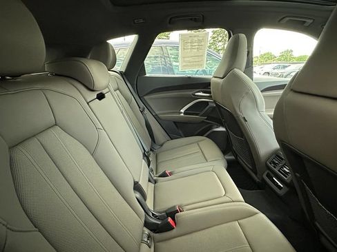Used 2025 Audi Q5 Premium Plus w/ Premium Plus AWD/4WD image 6