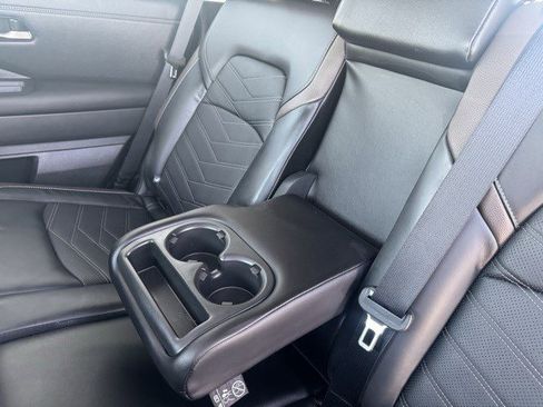 Used 2024 Nissan Pathfinder Platinum w/ Cargo Package image 27