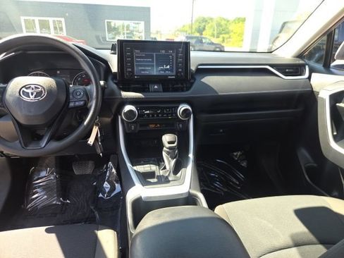 Used 2022 Toyota RAV4 LE AWD/4WD image 17