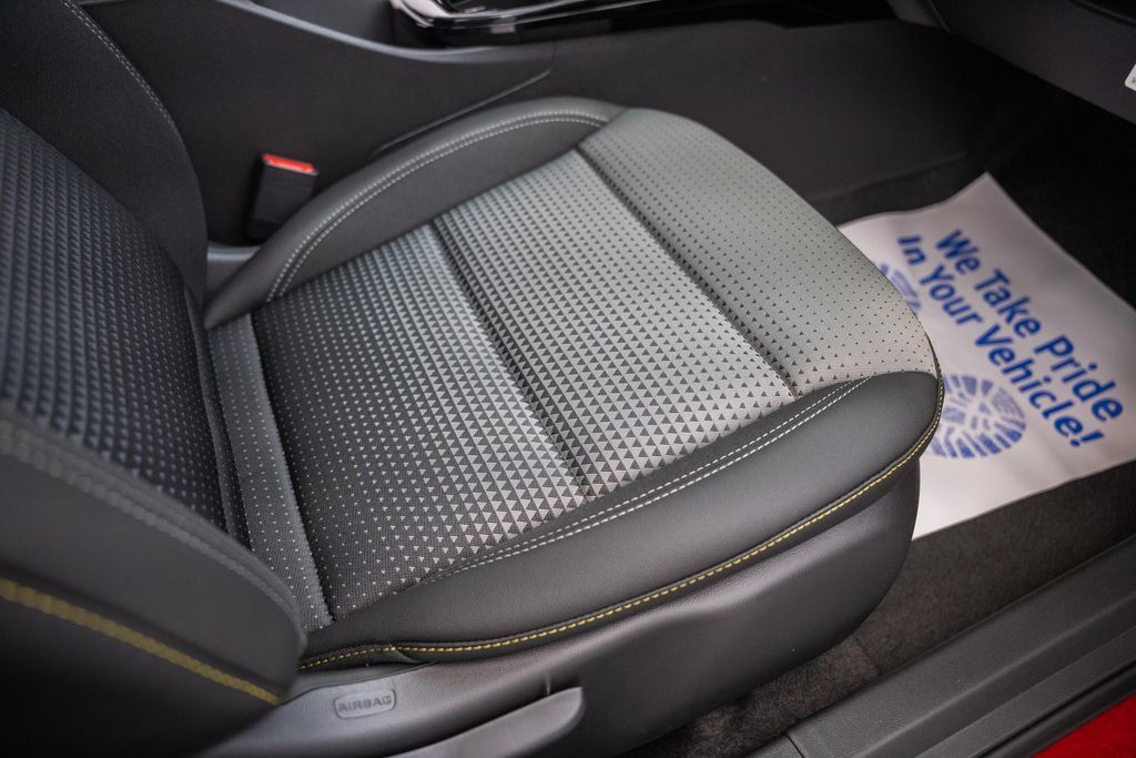 New 2026 Chevrolet Trax LT w/ Sunroof Package FWD image 31