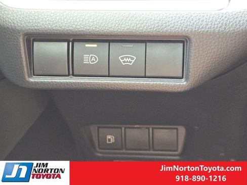 Used 2025 Toyota Prius LE FWD image 22