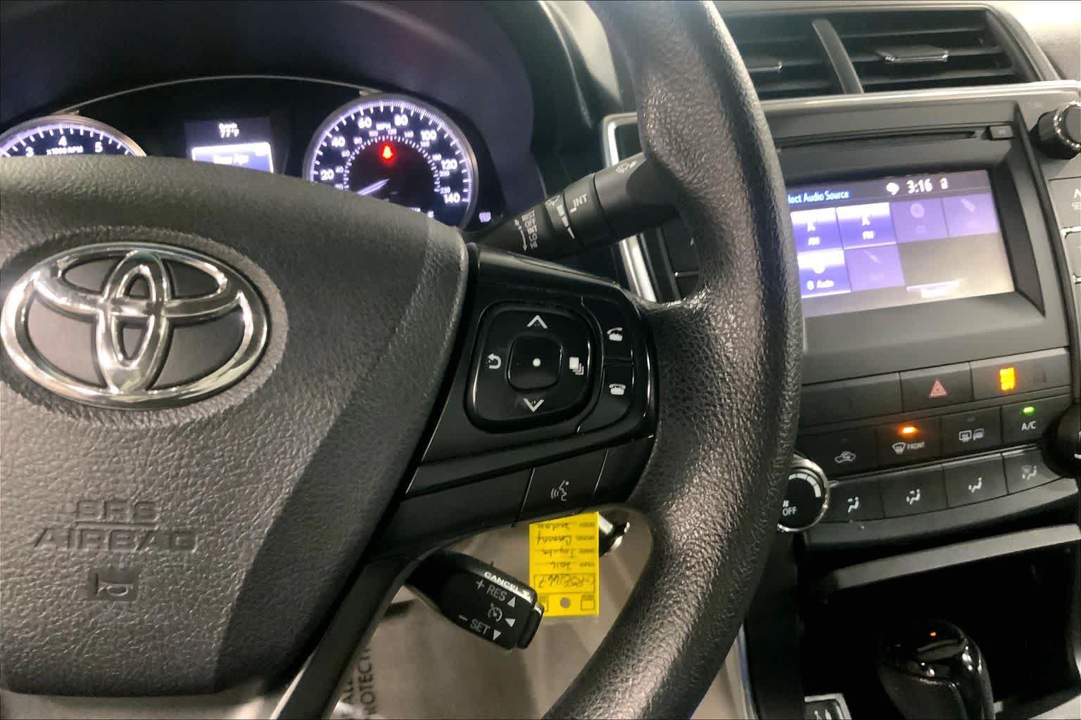 Used 2016 Toyota Camry LE FWD image 25