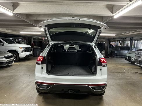 Used 2021 Volkswagen Atlas Cross Sport SE FWD image 8
