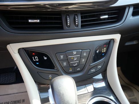 Used 2020 Buick Envision Preferred image 18
