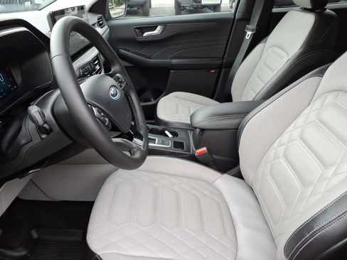 Used 2023 Ford Escape Platinum w/ Premium Technology Package AWD/4WD image 17