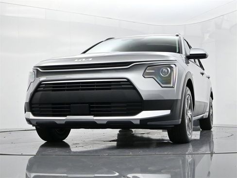New 2025 Kia Niro EX image 35