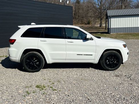 Used 2018 Jeep Grand Cherokee Altitude image 6