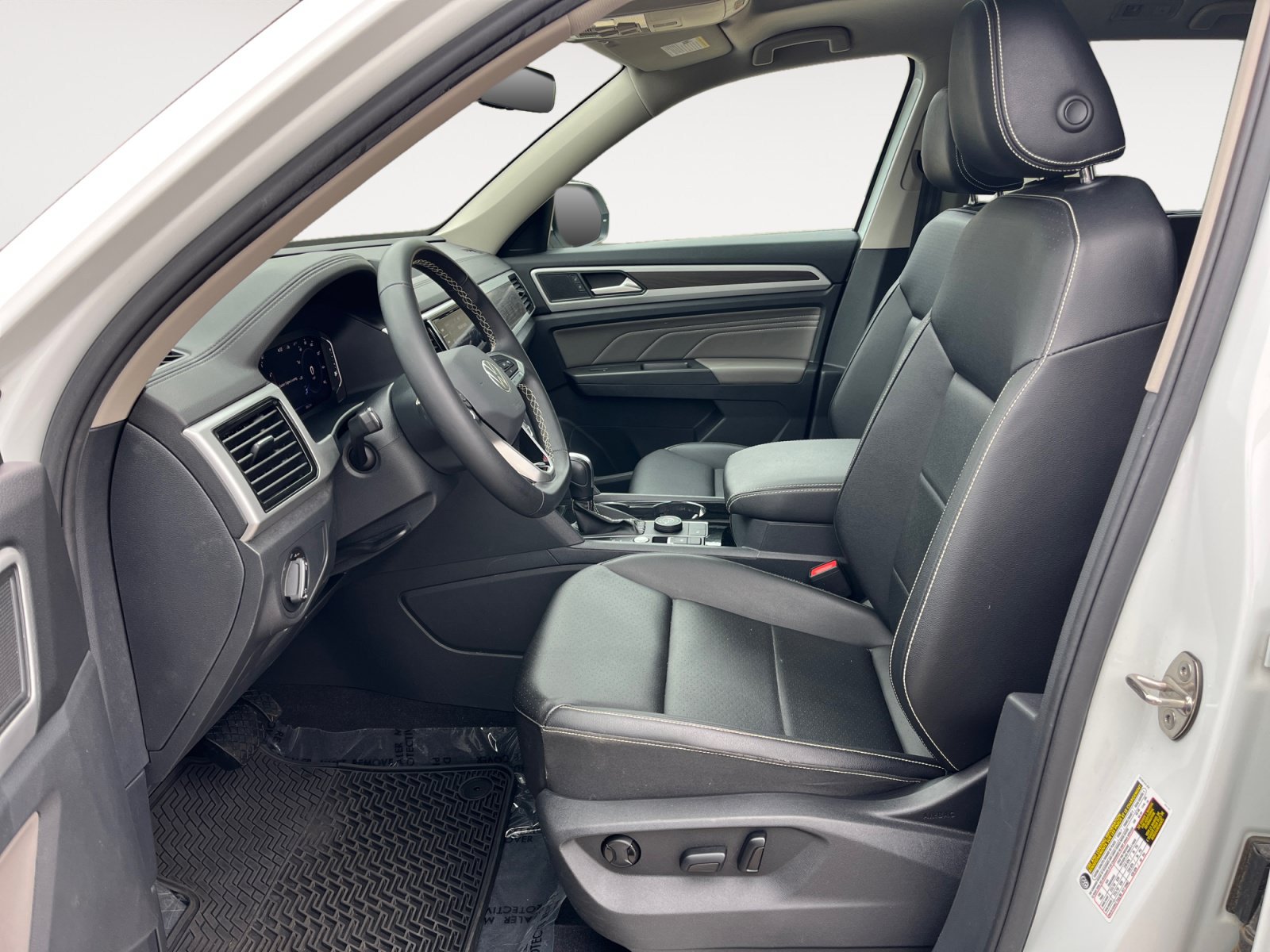 Certified 2023 Volkswagen Atlas SE w/ Panoramic Sunroof Package AWD/4WD image 11