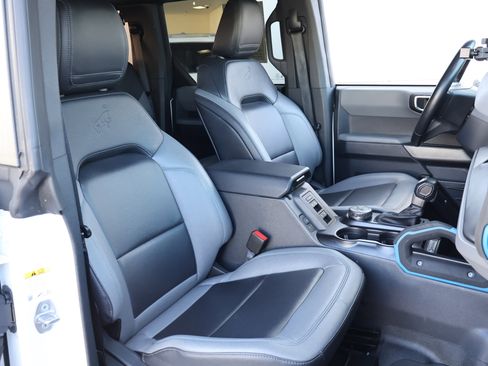 Used 2022 Ford Bronco Black Diamond image 19