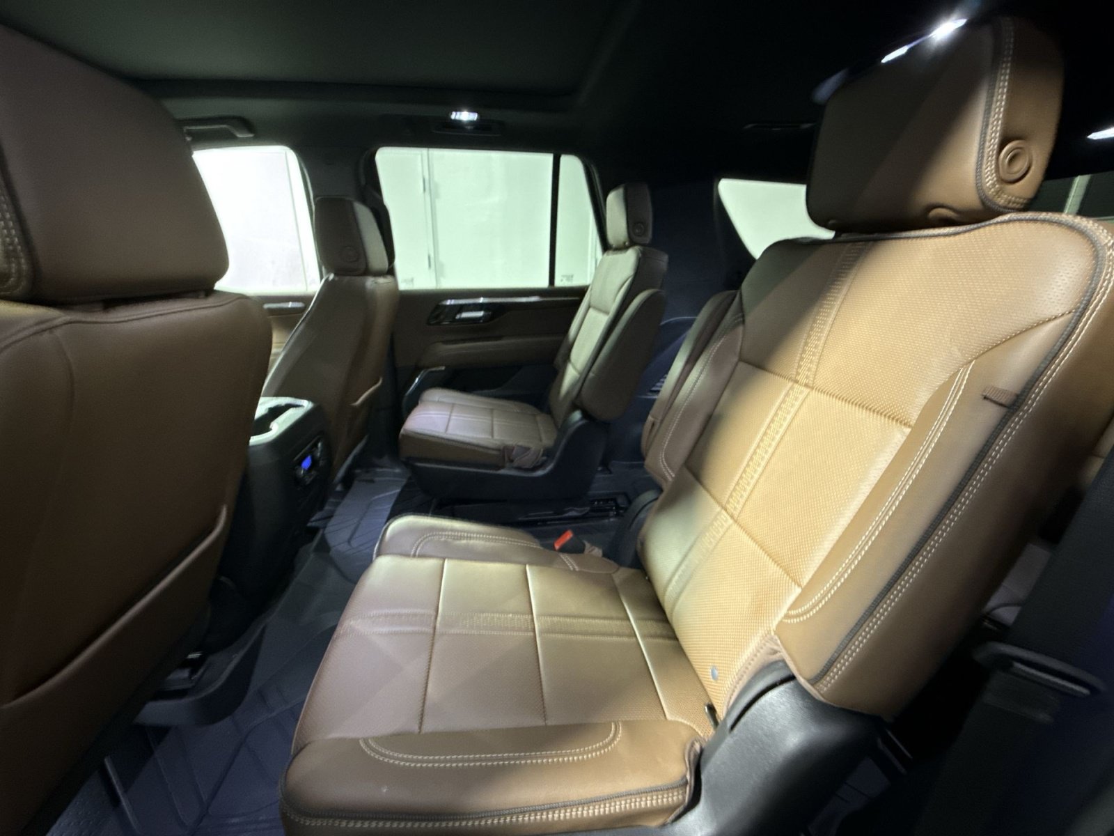 New 2026 Chevrolet Tahoe High Country w/ Sun And Tow Package AWD/4WD image 26