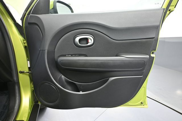 Used 2015 Kia Soul + FWD image 33