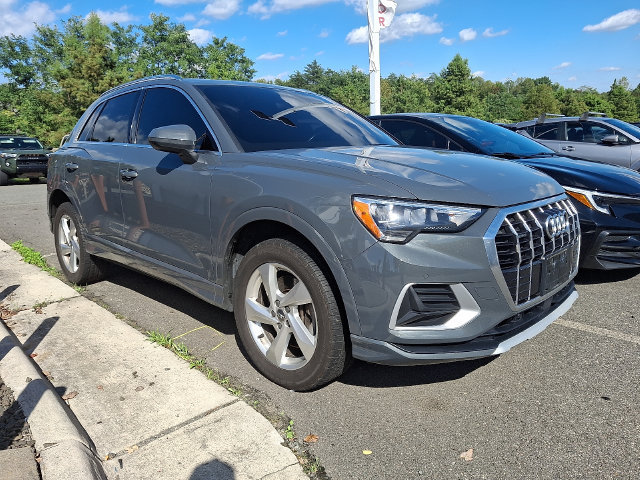 Used 2020 Audi Q3 2.0T Premium w/ Convenience Package AWD/4WD image 3
