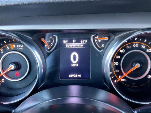 Used 2019 Jeep Wrangler Sport image 12