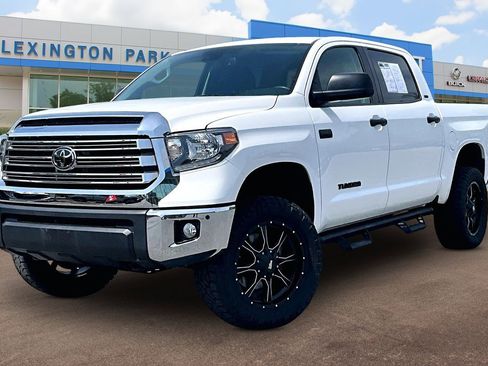 Used 2020 Toyota Tundra SR5 w/ SR5 Convenience Package image 12