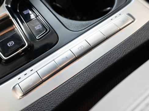 Used 2026 Kia Carnival EX FWD image 34