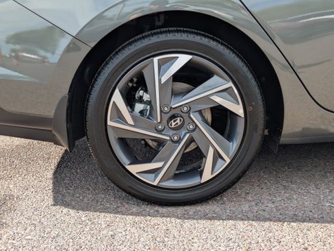 Certified 2024 Hyundai Elantra Limited image 9