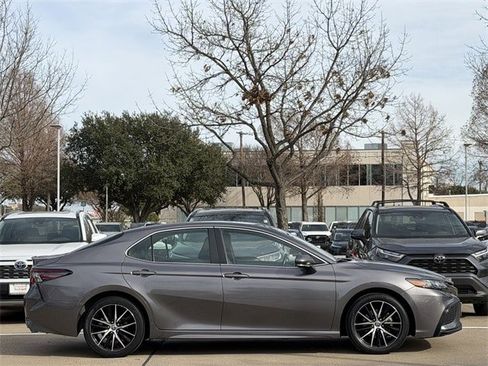 Certified 2023 Toyota Camry SE image 3