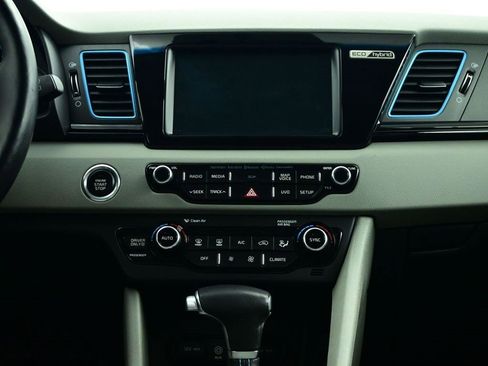 Used 2017 Kia Niro Touring image 6