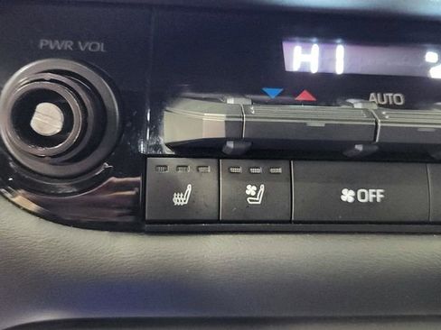 Used 2023 Toyota Tundra Platinum image 30