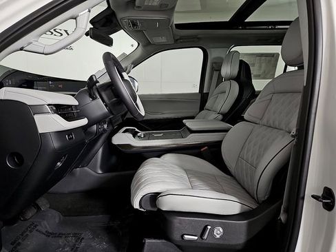 New 2026 Lincoln Navigator L Black Label AWD/4WD image 13