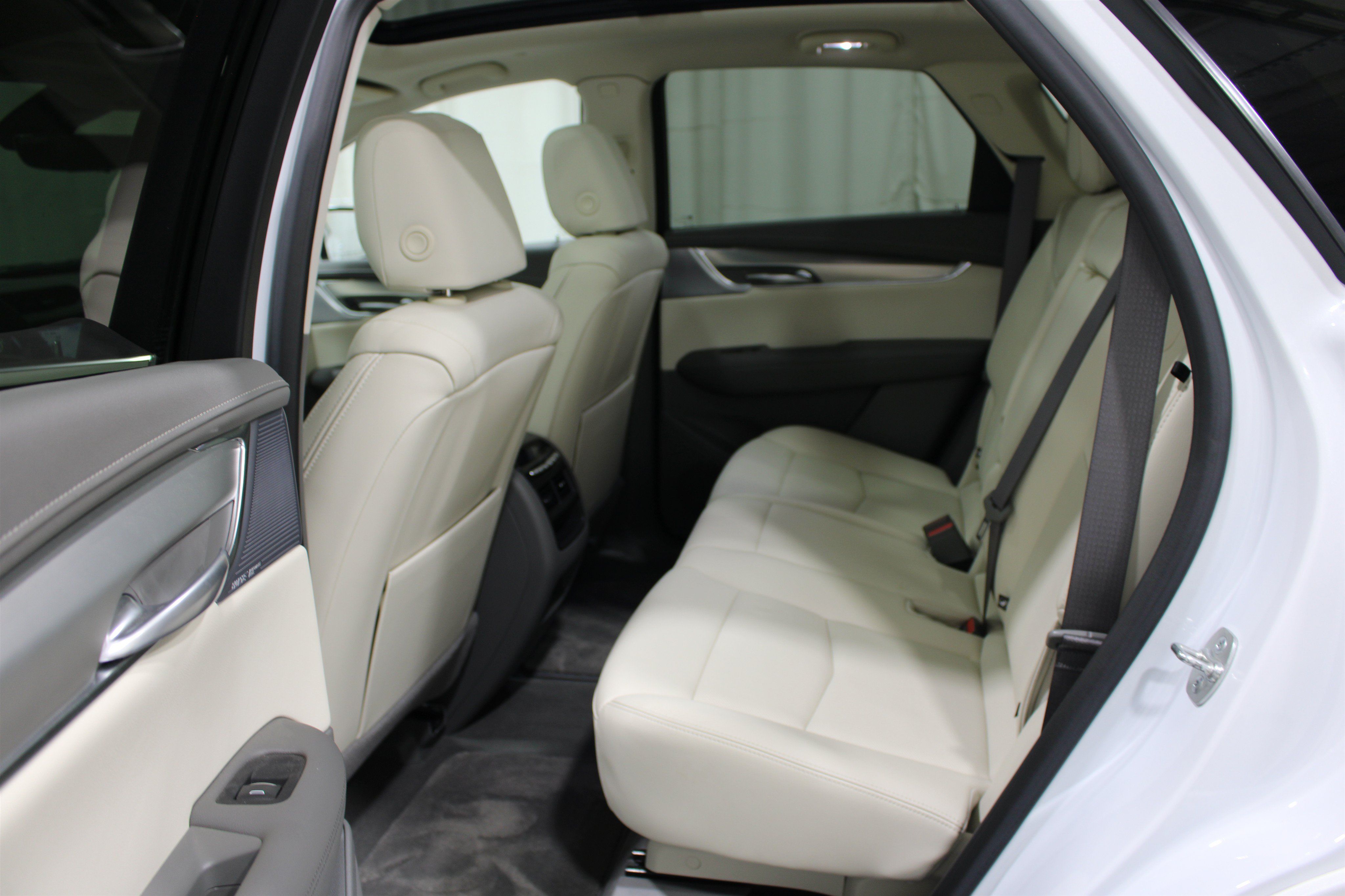 Used 2025 Cadillac XT5 Premium Luxury w/ Technology Package AWD/4WD image 24