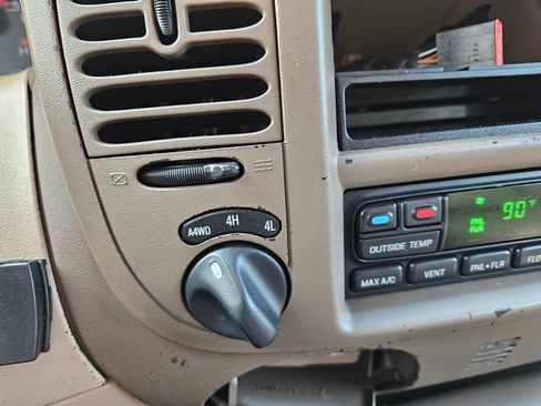 Used 1999 Ford Expedition XLT image 20