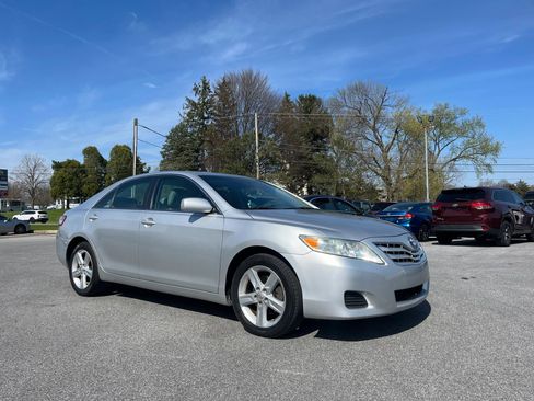 Used 2011 Toyota Camry LE image 25