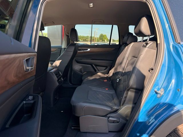 Used 2026 Volkswagen Atlas SE FWD image 13