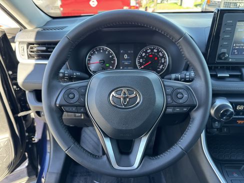 Used 2022 Toyota RAV4 XLE Premium image 20