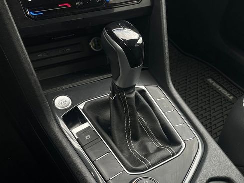 Used 2024 Volkswagen Tiguan SE w/ MDO Package, Two-Row image 18