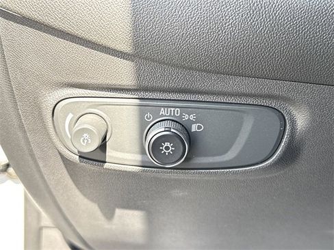 Used 2024 Chevrolet Equinox LT image 38