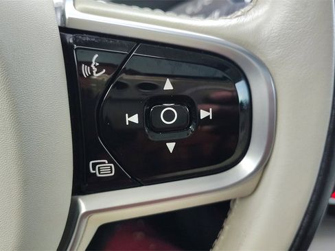 Used 2019 Volvo XC90 T6 Momentum w/ Protection Package Premier image 14