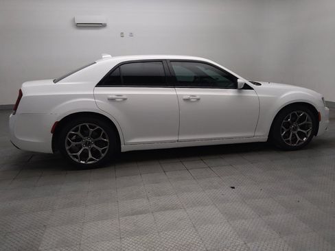 Used 2018 Chrysler 300 S RWD image 10