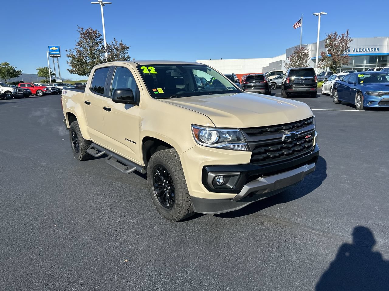 Used 2022 Chevrolet Colorado Z71 AWD/4WD image 1