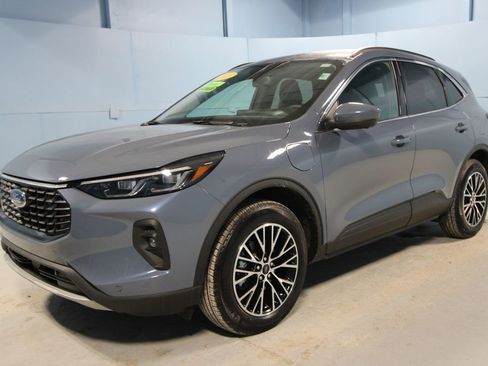 Used 2025 Ford Escape SE w/ PHEV Premium Package image 31