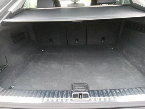 Used 2023 Audi Q8 Premium image 33