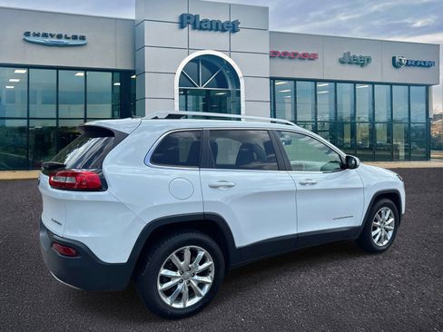 Used 2017 Jeep Cherokee Limited AWD/4WD image 2