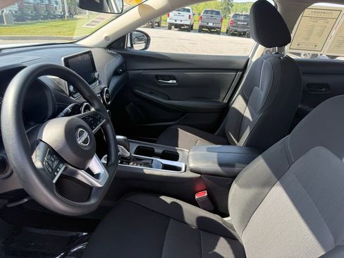 Used 2025 Nissan Sentra SV FWD image 9