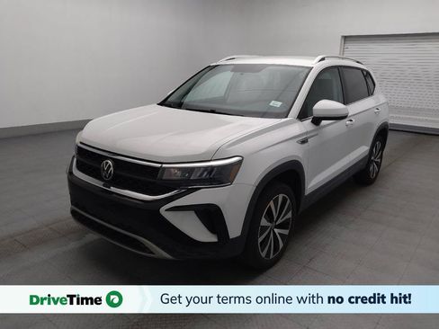 Used 2022 Volkswagen Taos SE FWD image 1