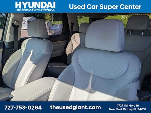 Used 2021 Hyundai Palisade SEL w/ Premium Package FWD image 3