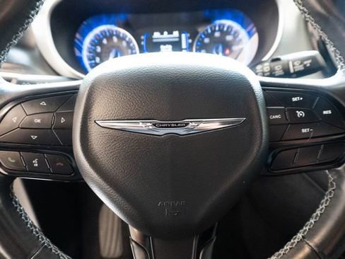 Used 2020 Chrysler Pacifica Touring w/ S Appearance Package FWD image 20