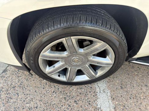 Used 2015 Cadillac Escalade Luxury image 25