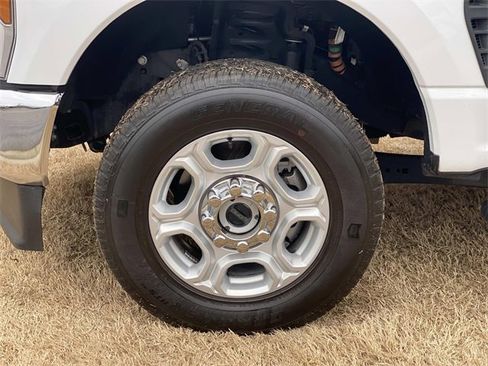 Used 2025 Ford F250 XLT image 10