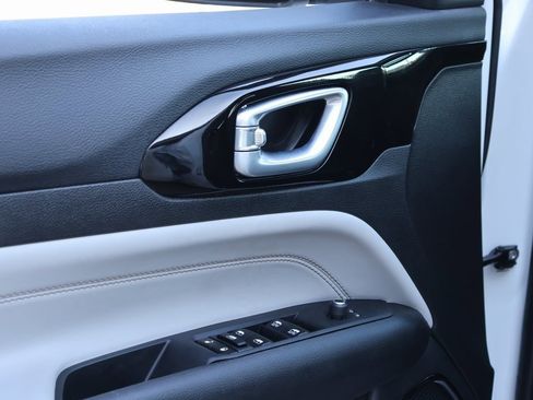 Used 2023 Jeep Compass Limited image 22