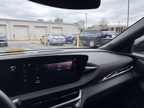 Used 2025 Buick Envista Sport Touring image 35