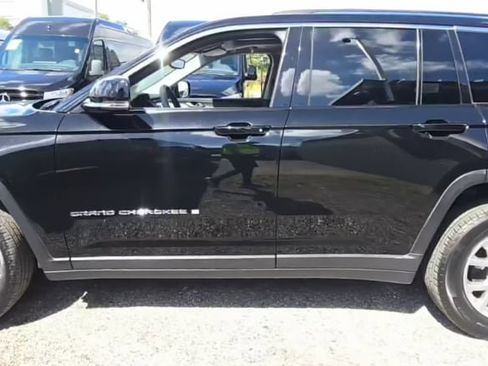 Used 2022 Jeep Grand Cherokee Limited AWD/4WD image 4