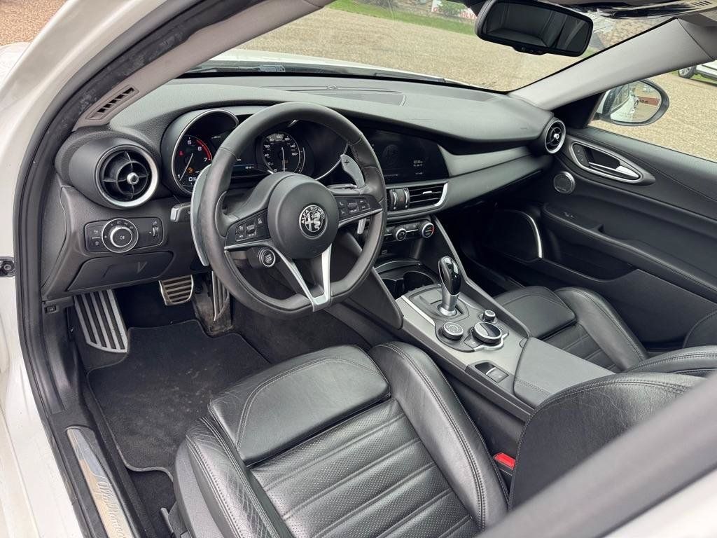 Used 2018 Alfa Romeo Giulia Ti Sport w/ Quick Order Package 22S Sport AWD/4WD image 15
