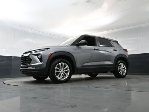 Used 2025 Chevrolet TrailBlazer LS w/ LS Convenience Package AWD/4WD image 20